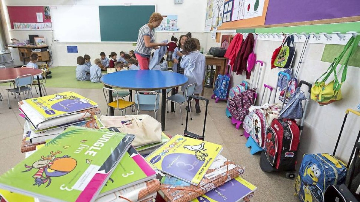 Alumnos de un colegio vallisoletano al comienzo del presente curso.-M. Á. Santos