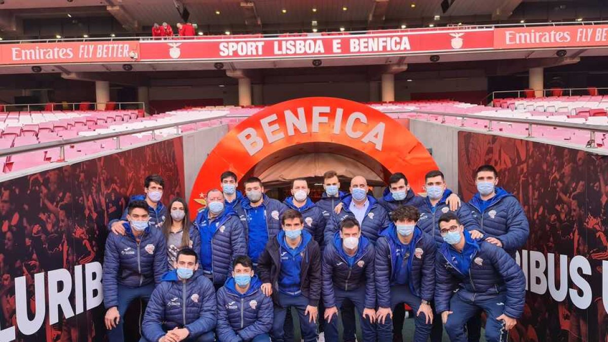 Jugadores del Atlético Valladolid en su visita a O Dragao, antes del partido. / E.M.