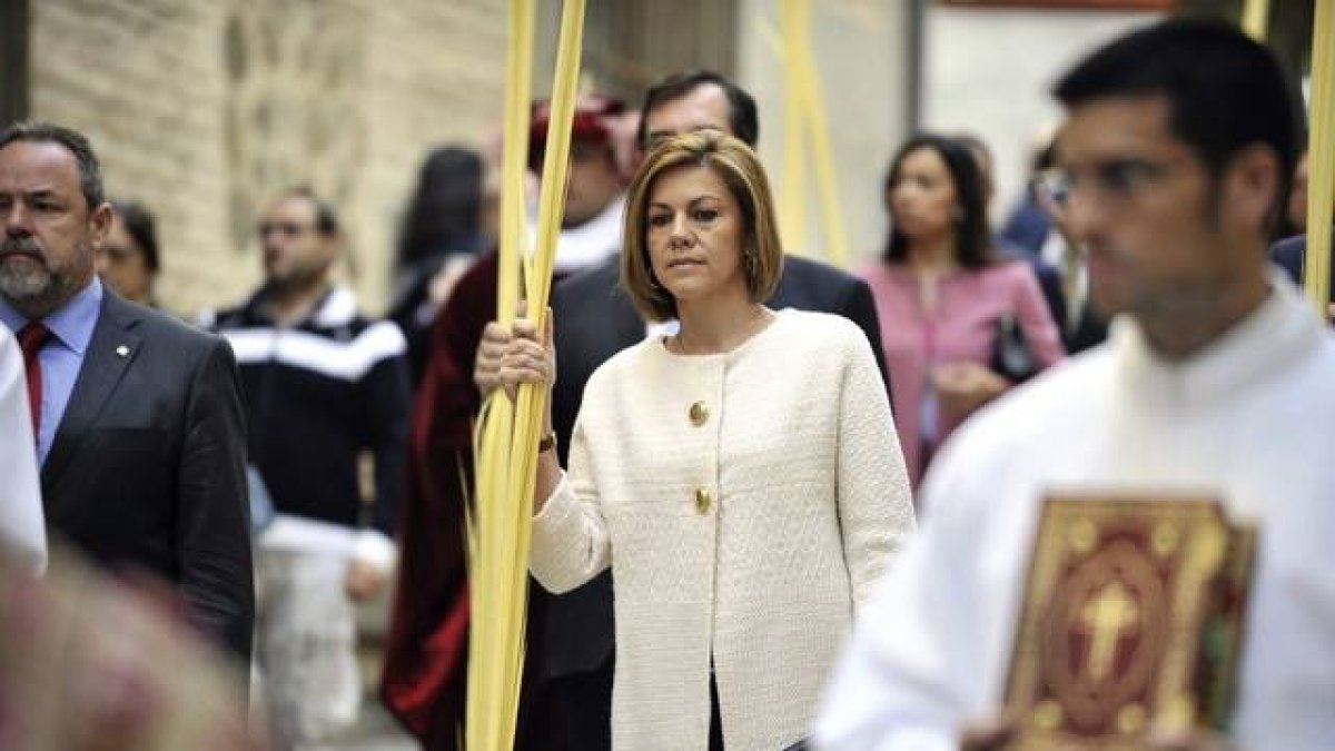 Cospedal, en la procesión del Domingo de Ramos en Toledo.-EFE