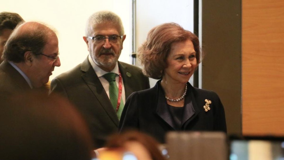 La reina Sofía y el presidente de la Junta, Juan Vicente Herrera, asisten a la inauguración del VI Congreso Nacional del Alzheimer '25 años avanzando juntos'-Ical