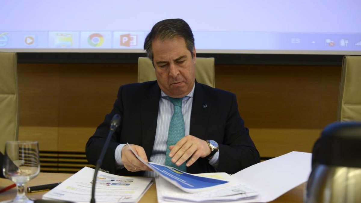 Serrano, durante su comparecencia de ayer en el Congreso.-BERNARDO DÍAZ