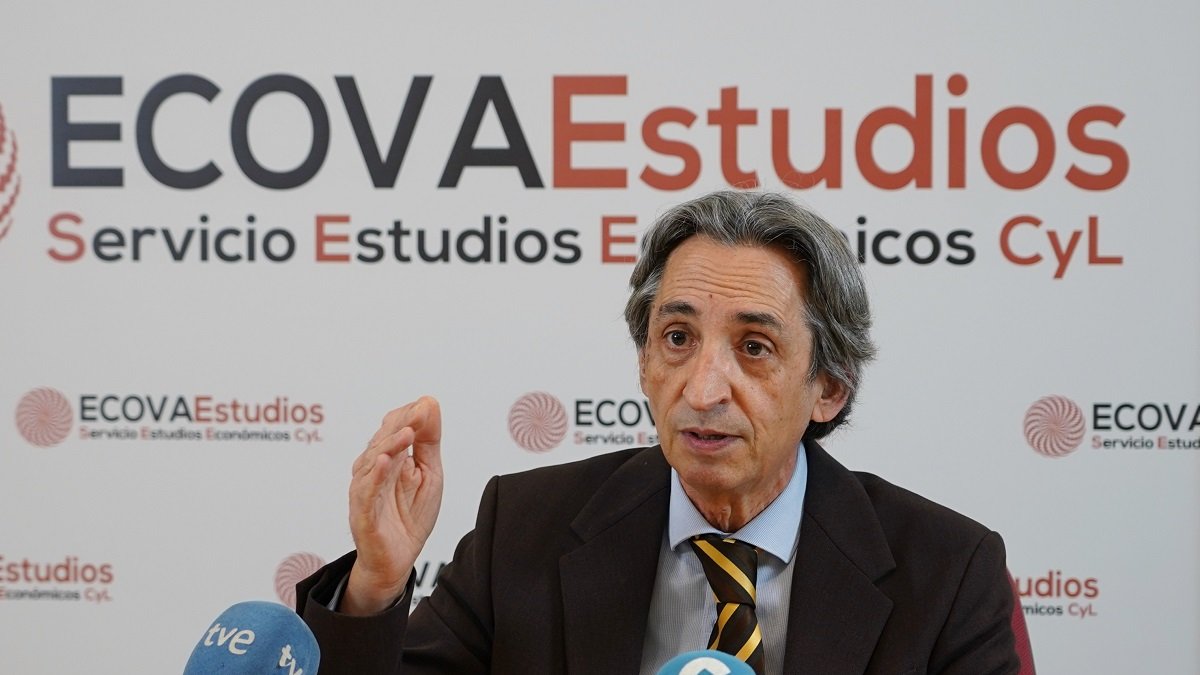 El director de ECOVAEstudios, Juan Carlos de Margarida, presenta el Observatorio Digital de 2022 y perspectivas para 2023. - ICAL