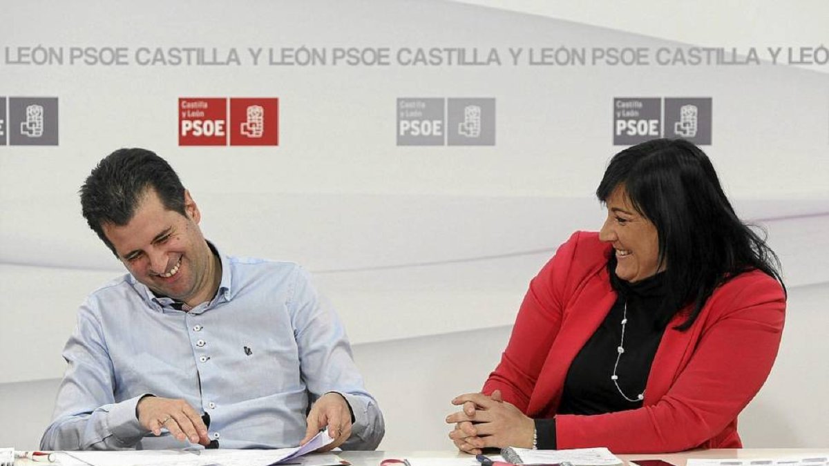 El secretario autonómico del PSOE, Luis Tudanca, y la secretaria de Organización, Ana Sánchez, ayer, en la reunión de trabajo del comité electoral-Ical