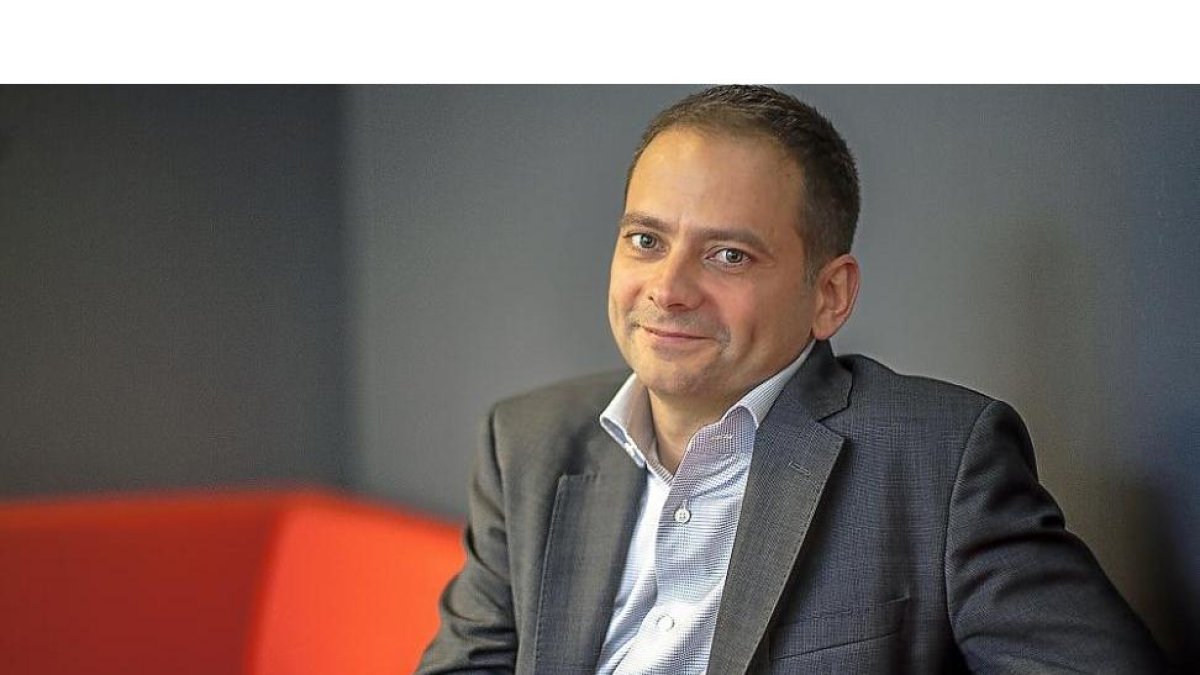 Santiago García, fundador de Ebury, en las instalaciones de la empresa.-EL MUNDO