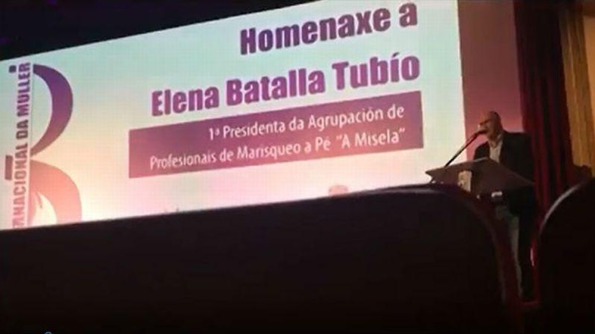 El alcalde de Noia, Santiago Freire (PP), hace chistes machistas en un acto institucional del Día de la Mujer.-MAREA CIDADÁ DE NOIA