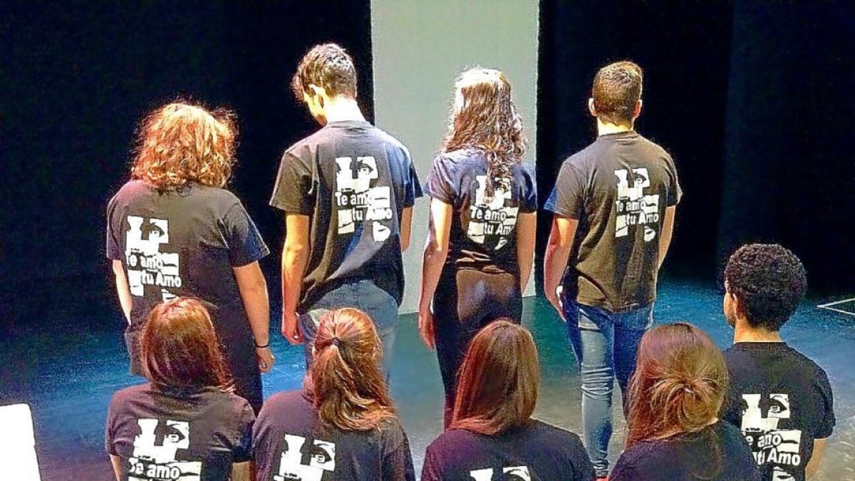 Imagen del taller ‘Te amo, tu amo’, que hoy sube a escena en el centro cívico José María Luelmo.-E. M.