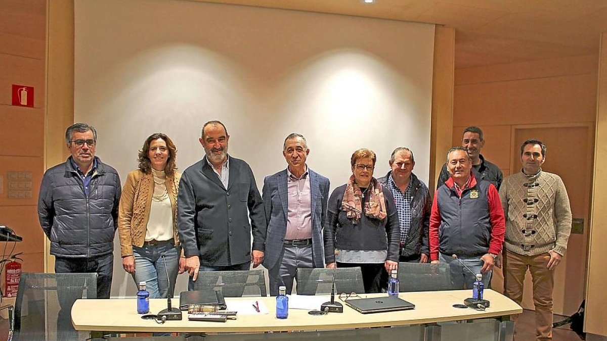 Miembros de la candidatura. En el centro, Justino Medrano.-E. M.