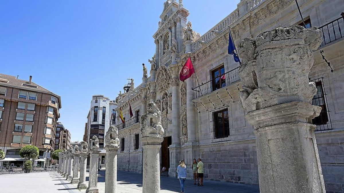 Fachada de la facultad de Derecho en la Plaza de la Universidad.-MIGUEL ÁNGEL SANTOS