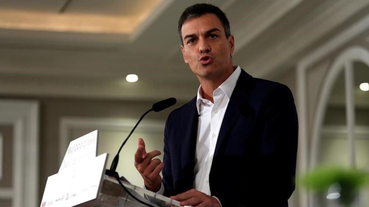 Pedro Sánchez en los desayunos informativos de Europa Press, en el Hotel Villa Magna de Madrid. /-DAVID CASTRO