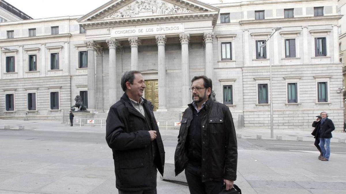 Los alcaldes del Condado de Trevillo y de La Puebla de Arganzón, (I)Ignacio Portilla y Roberto Ortiz, asisten al Congeso de los Diputados-Ical
