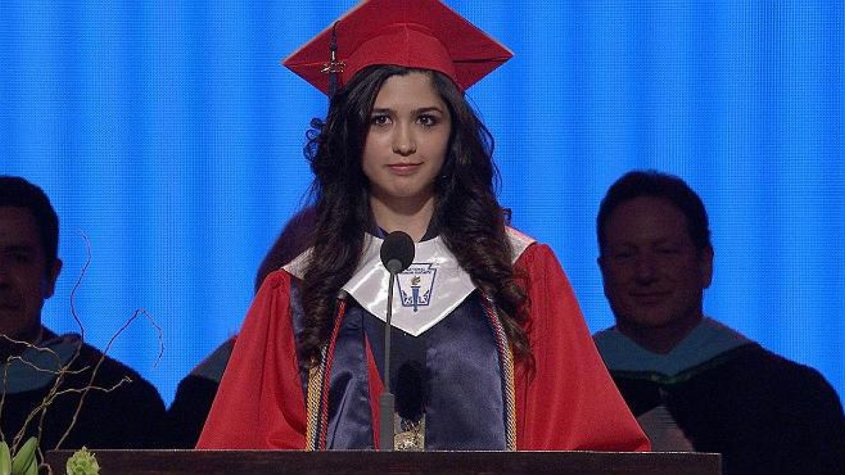 Larissa Martínez, durante su graduación.-