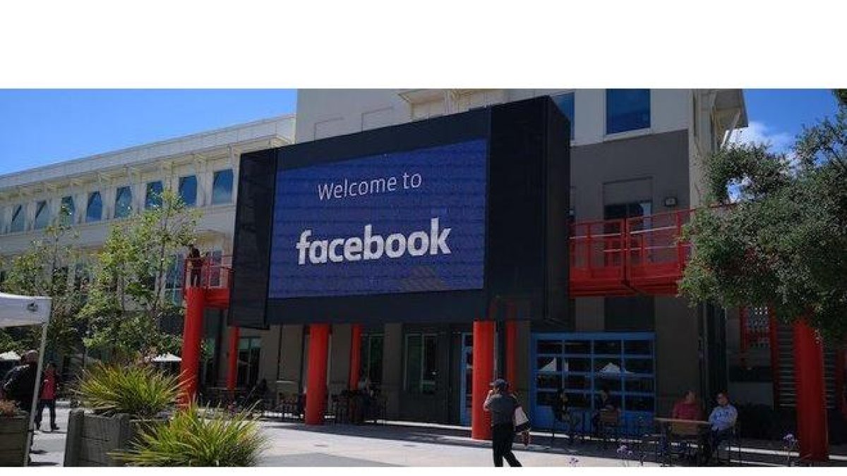 Fachada de la sede de Facebook en Menlo Park, California, EEUU.-