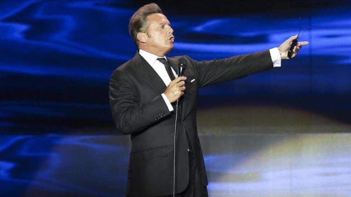Luis Miguel, el año pasado en un concierto en el Palau Sant Jordi de Barcelona.-JOSEP GARCÍA