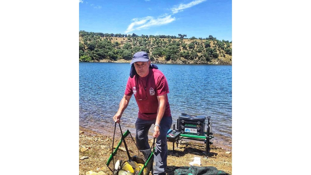 El zamorano Francisco Simón Herrero campeón autonómico 2022 de pesca de Agua Dulce con cebador. Leonardo de la Fuente.