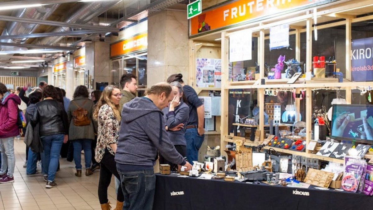 Galerias VA acoge la miniferia Arteditorial de Otoño 23 de la editorial Deméter. AYTO. VALLADOLID
