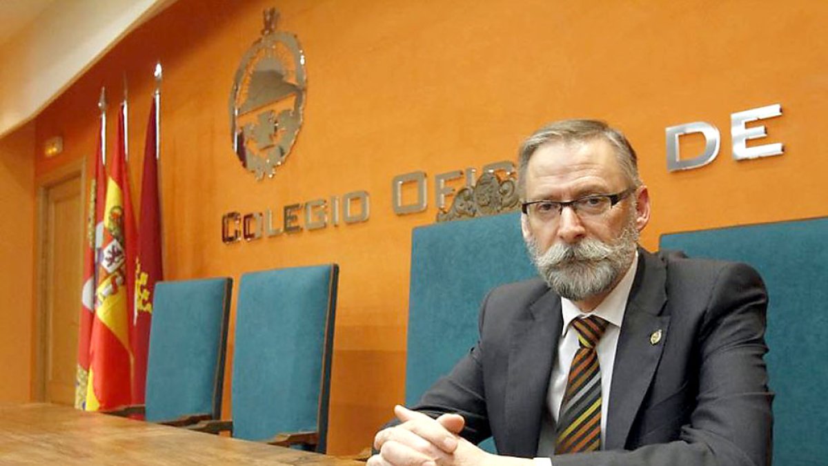 El presidente del Consejo de Colegios de Veterinarios de Castilla y León, Luciano Díez. D. L.