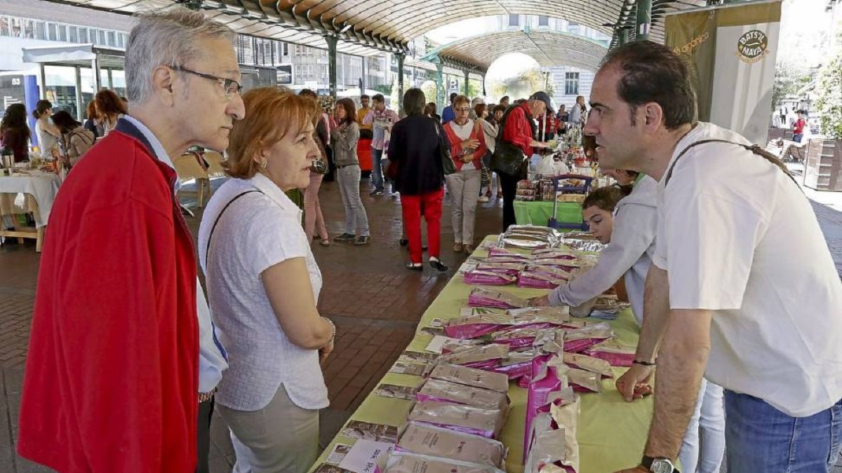 Uno de  los puestos de la  Plaza España-Alberto Mingueza