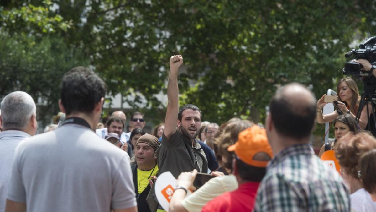 El joven que ha intentado boicotear el acto de Ciudadanos en Barcelona.-