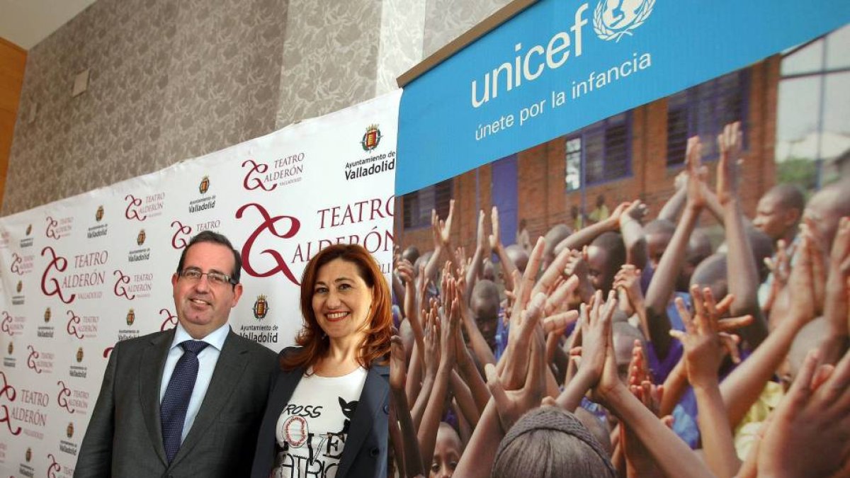 La vicepresidenta de Unicef-Comité Castilla y León, Pepa Pequeño, y el presidente de la Fundación Excelencia, Javier Martí Corral-Ical
