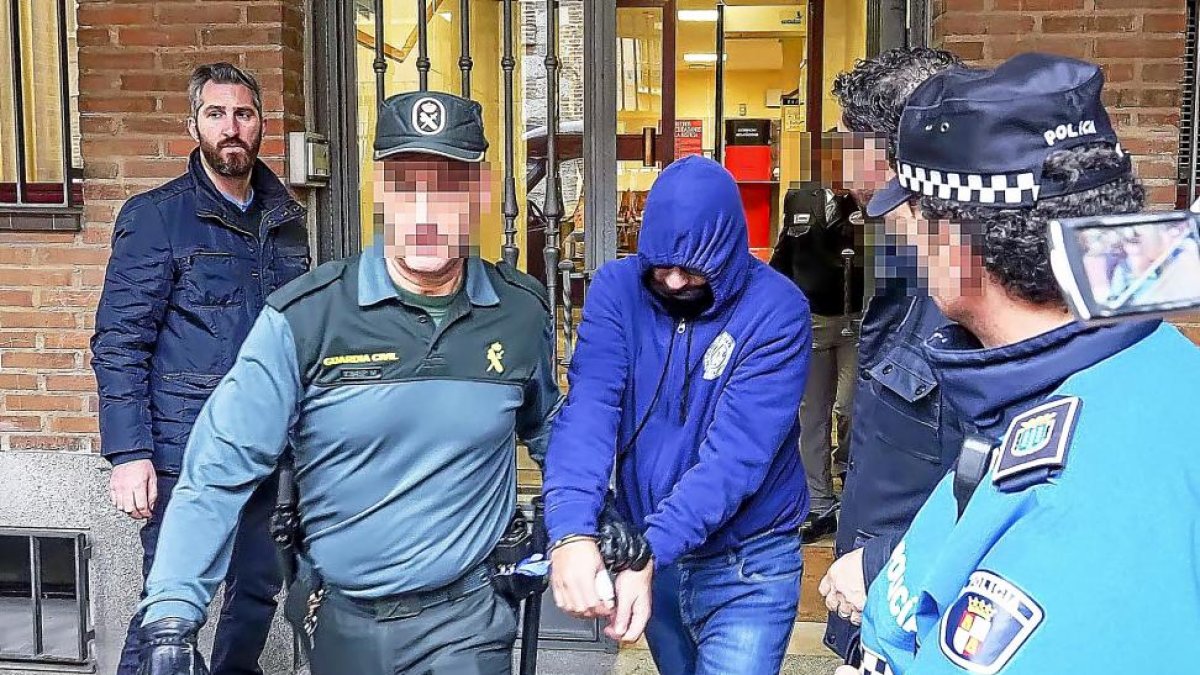 Miguel Ángel Rodríguez, ‘El Terre’, ayer, a su salida de los Juzgados de Medina del Campo tras ratificar su declaración del 29 de diciembre.-MIGUEL ÁNGEL SANTOS