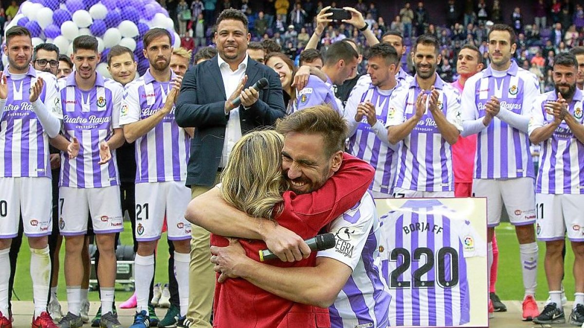 Borja Fernández, feliz en el día de su despedida como jugador, el pasado mes de mayo.-J.M.OSTAU