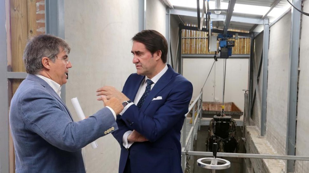 El consejero de Fomento y Medio Ambiente, Juan Carlos Suárez-Quiñones, visita el colector de aguas residuales de Arroyo de la Encomienda (Valladolid).-ICAL