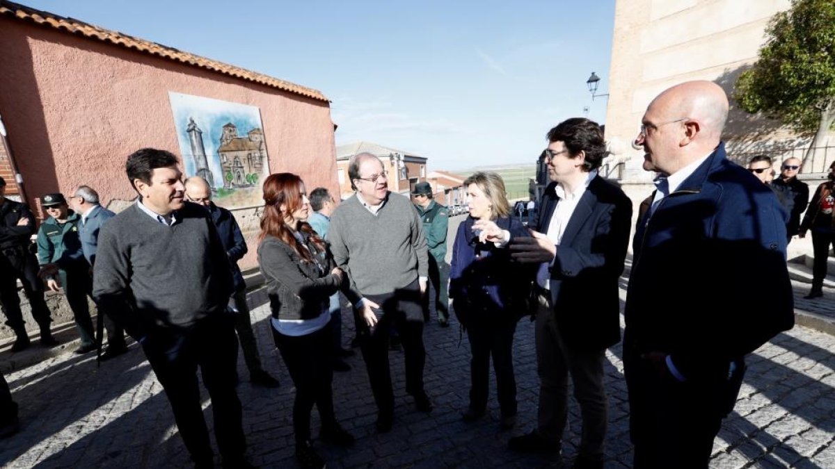 Carlos Fernández Carriedo, Silvia Clemente, Juan Vicente Herrera, María José Salgueiro, Alfonso Fernández Mañueco y Jesús Julio Carnero-J. M. LOSTAU