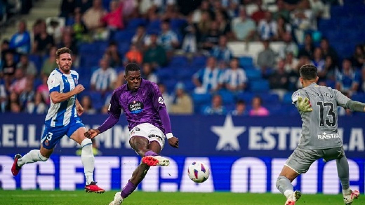 Cédric, ante el Espanyol en Liga.