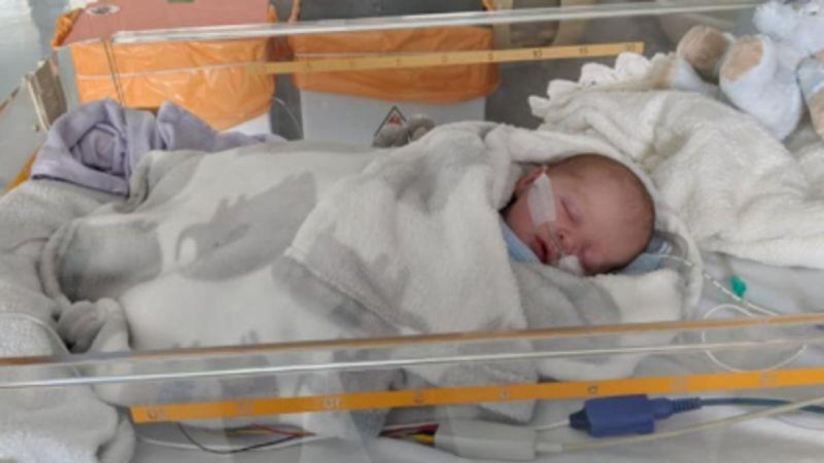 Oliver, el bebé de Lucy Kendall.-EL PERIÓDICO