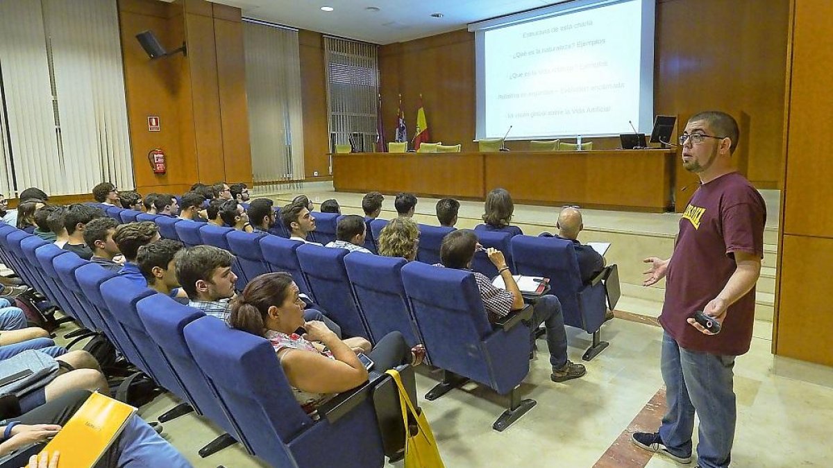 Iñaki Fernández, ayer en la Escuela de Ingeniería Informática de la UVA.-MIGUEL ÁNGEL SANTOS-PHOTOGENIC