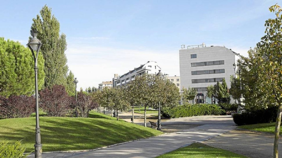 Parque de Las Villas, junto al Camino Viejo de Simancas, donde se produjo la violación a la víctima de 29 años el pasado 1 de agosto-J.M.Lostau