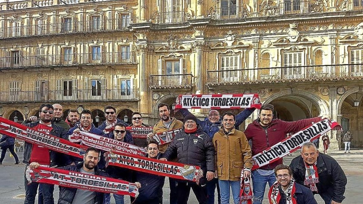 Marea rojiblanca en Salamanca-FACEBOOK AT. TORDESILLAS