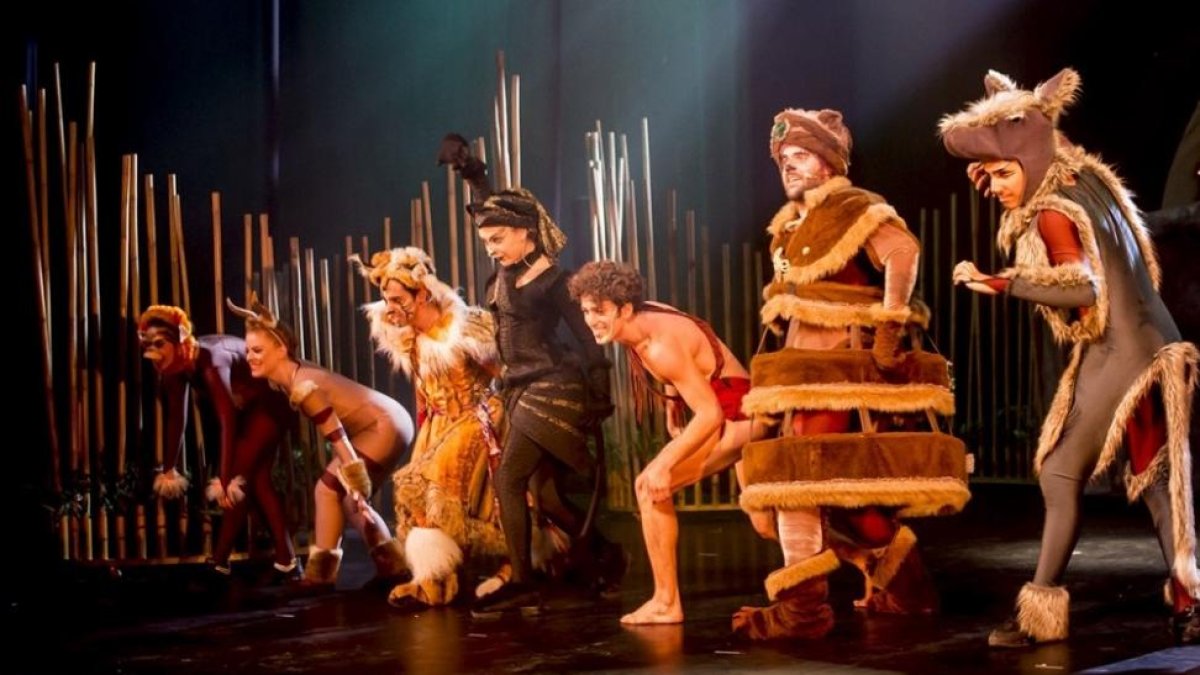 Momento de la interpretación de El libro de la selva.-TEATRO CARRIÓN