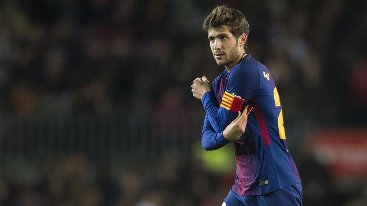 Sergi Roberto con el brazalete de capitán durante un partido de la pasada temporada-EL PERIÓDICO