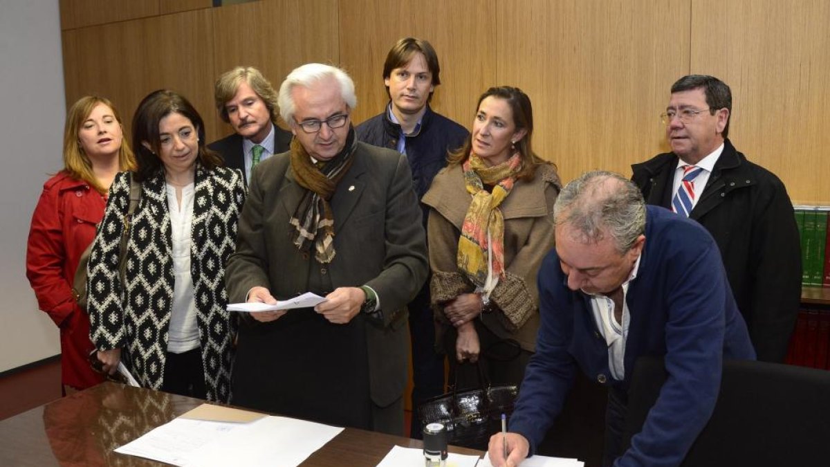 El PP presenta las candidaturas al Congreso y al Senado por Burgos en la Junta Electoral Provincial-Ical
