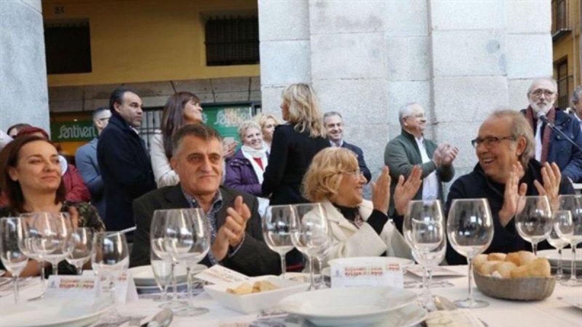 Imagen de la comida catalano-madrileña por el dialógo de este martes en Madrid.-EL PERIÓDICO (AYUNTAMIENTO DE MADRID)
