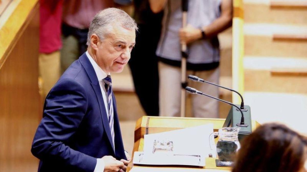 El lehendakari, Iñigo Urkullu, interviene en el pleno de Política General.-DAVID AGUILAR (EFE)