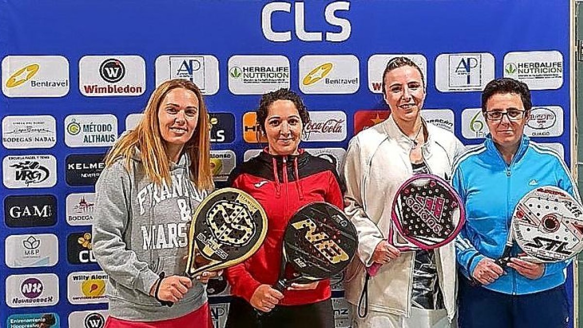 Laura Díez, Laura Maté, Ana Isabel Ruiz y Marta Gutiérrez posan en el ‘photocall’.-E.M.