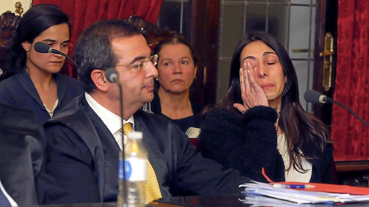 Fermín Guerrero, Raquel Gago, Triana Martínez y Montserrat González, en una imagen de archivo durante el juicio.-CASARES