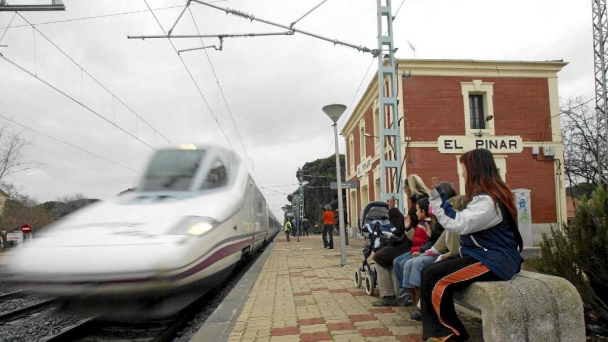 Inauguración de la línea del Tren de Alta Velocidad AVE.- E. M.
