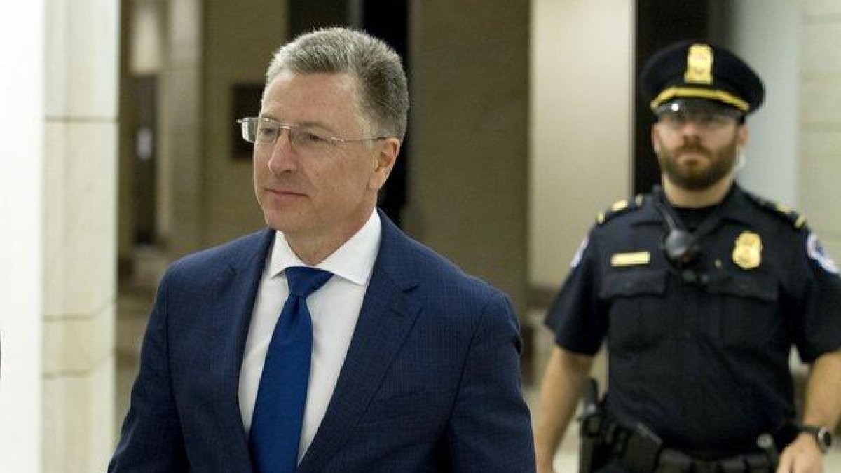 Kurt Volker, exenviado especial de EEUU en Ucrania, tras declarar a puerta cerrada ante los investigadores del caso, este jueves en Washington.-AP