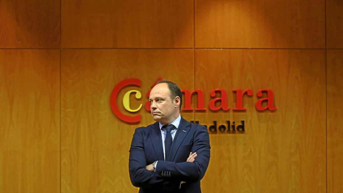 El ya ex presidente de la Cámara de Comercio, Carlos Villar, ayer durante su última rueda de prensa.-ICAL
