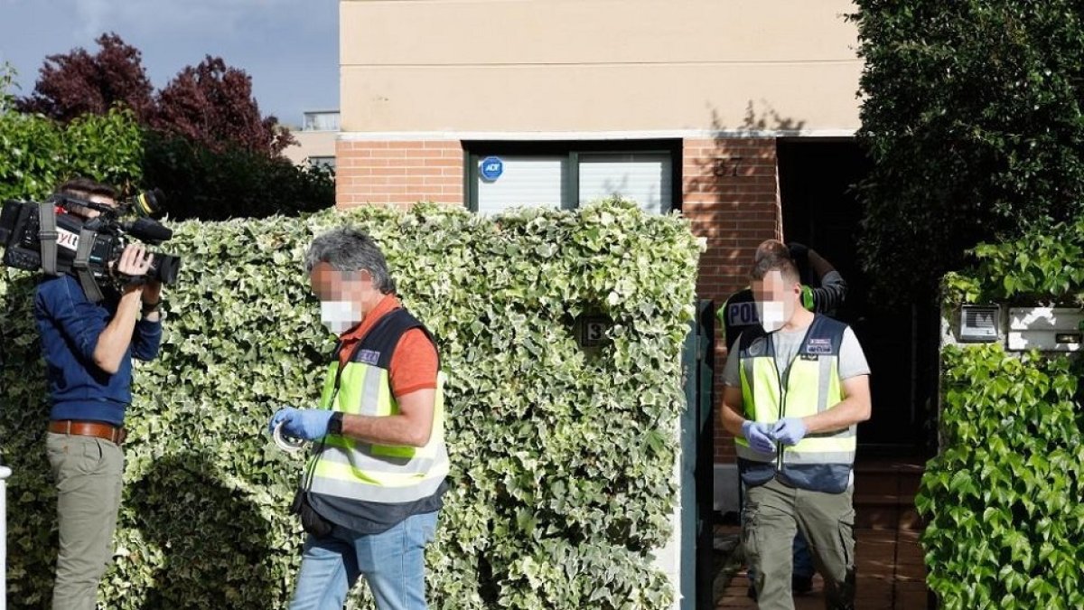 El presunto asesino de Santa Ana atacó a su mujer con dos cuchillos de más de 20 centímetros. -J. M. LOSTAU