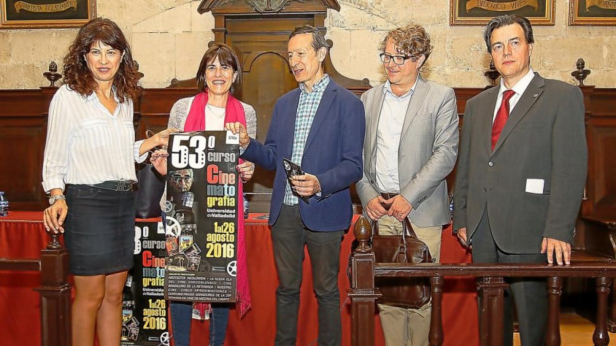 Ana Redondo, Felicidad Viejo, Javier Castán, Stanislav Skoda y Valentín Cardeñoso, ayer, en el Aula Triste.-J. M. LOSTAU