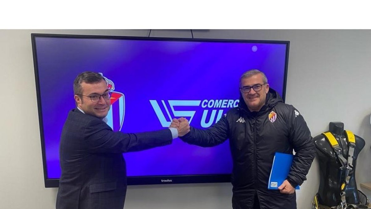 Javier Gómez salamanca (Comercial Ulsa) y Paco García (Real Valladolid Baloncesto. / G. V.