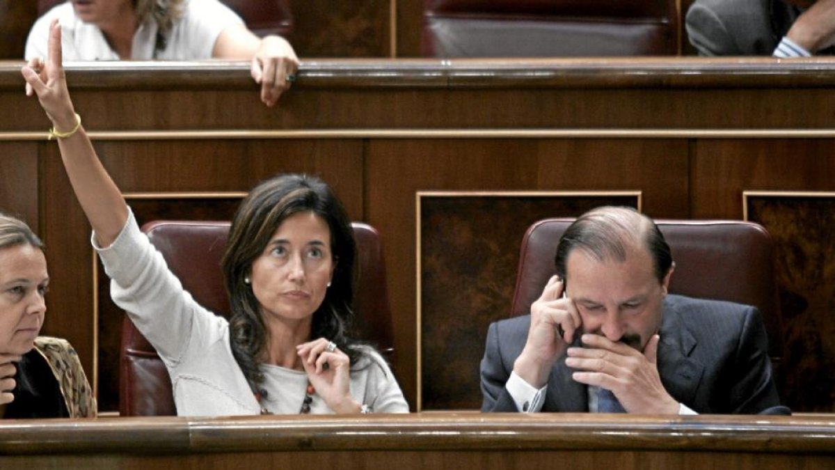 Ana Torme y Martínez Pujalte, en una imagen de archivo cuando ambos eran diputados.-JAVI MARTÍNEZ