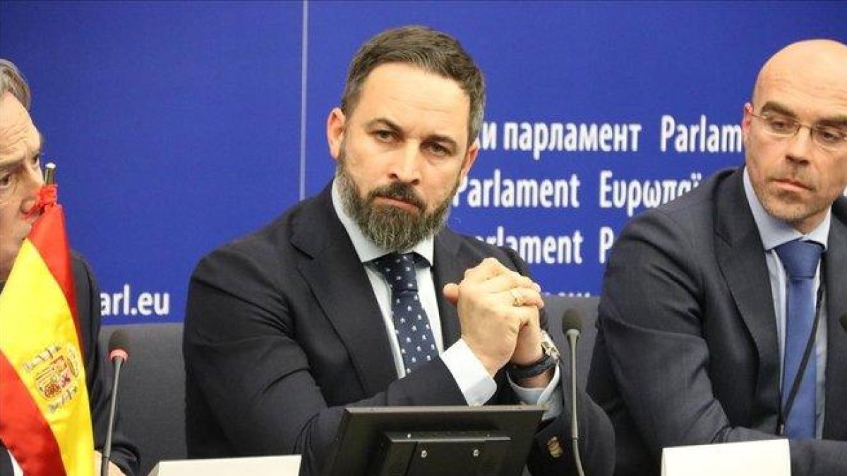 El líder de Vox, Santiago Abascal, en rueda de prensa en Estrasburgo.-LAURA POUS