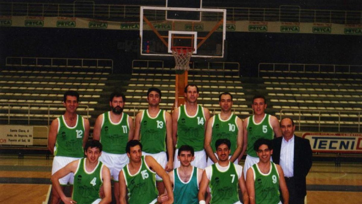 Integrantes del equipo de Huerta delRey de la temporada 95-96.-EL MUNDO