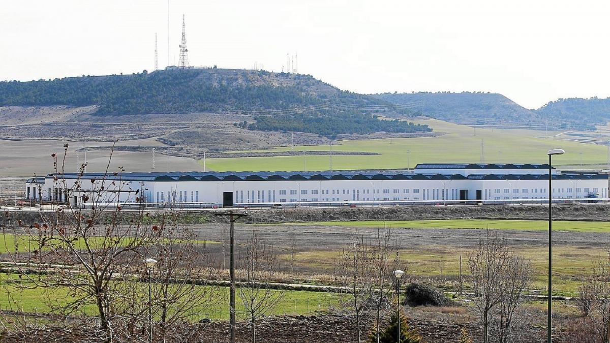 El parque agroalimentario estará próximo a los talleres de Renfe, con salida por las vías del desvío de mercancías.-E. M.
