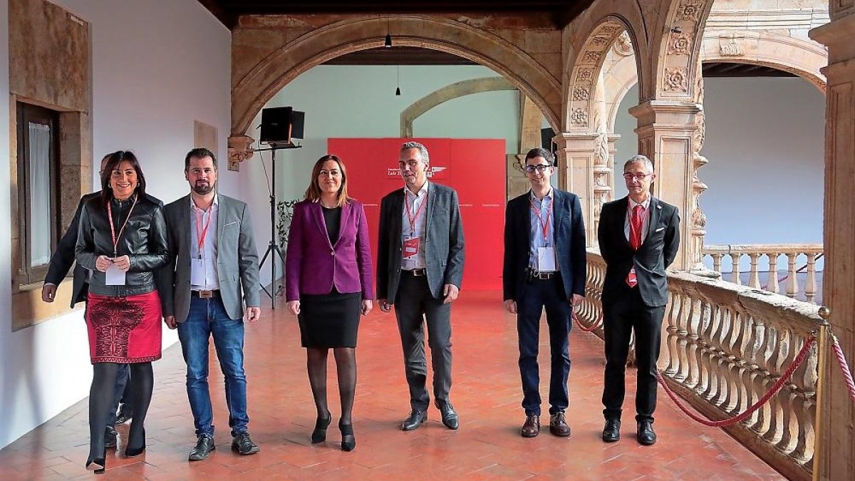 Sánchez, Tudanca, Barcones e Izquierdo, en los pasillos de la Usal.-ICAL